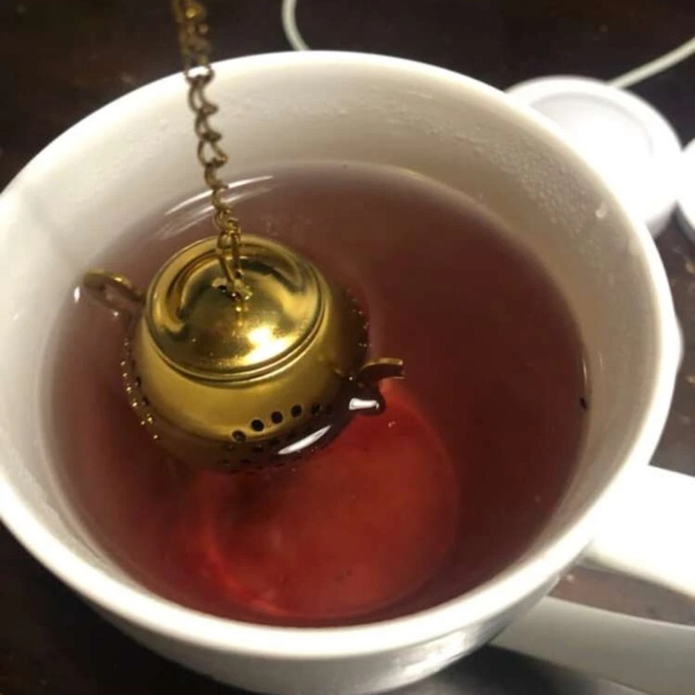 New Gold Stainless Steel Loose Leaf Tea Strainer Filter Chain Saucer Minimalist - Picture 7 of 16